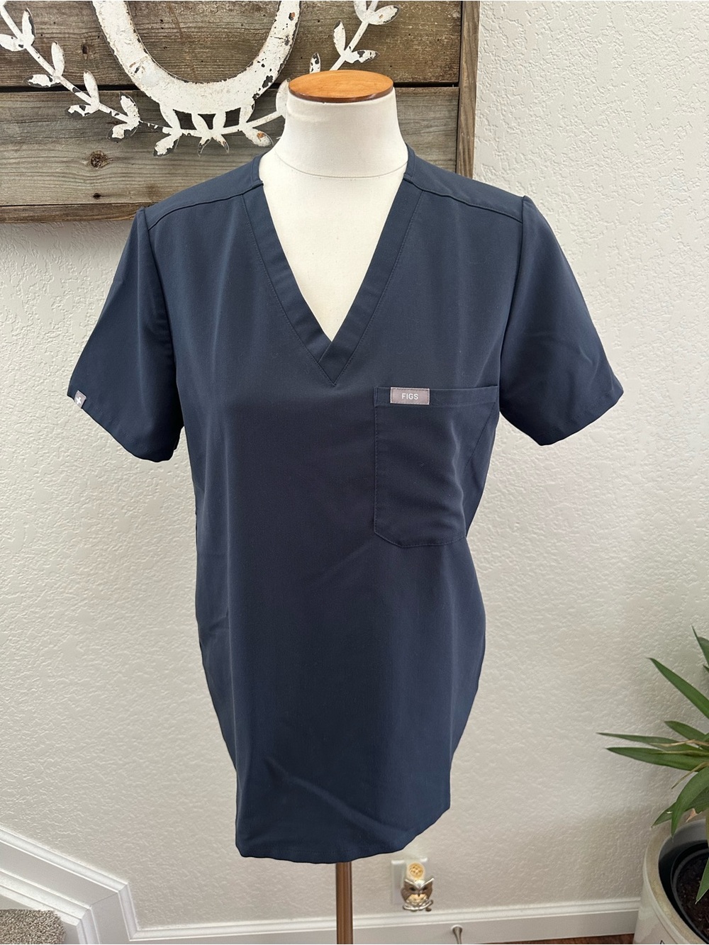 Figs Technical navy blue scrub top ladies size small